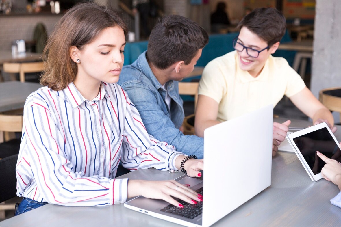 Student working in cafe